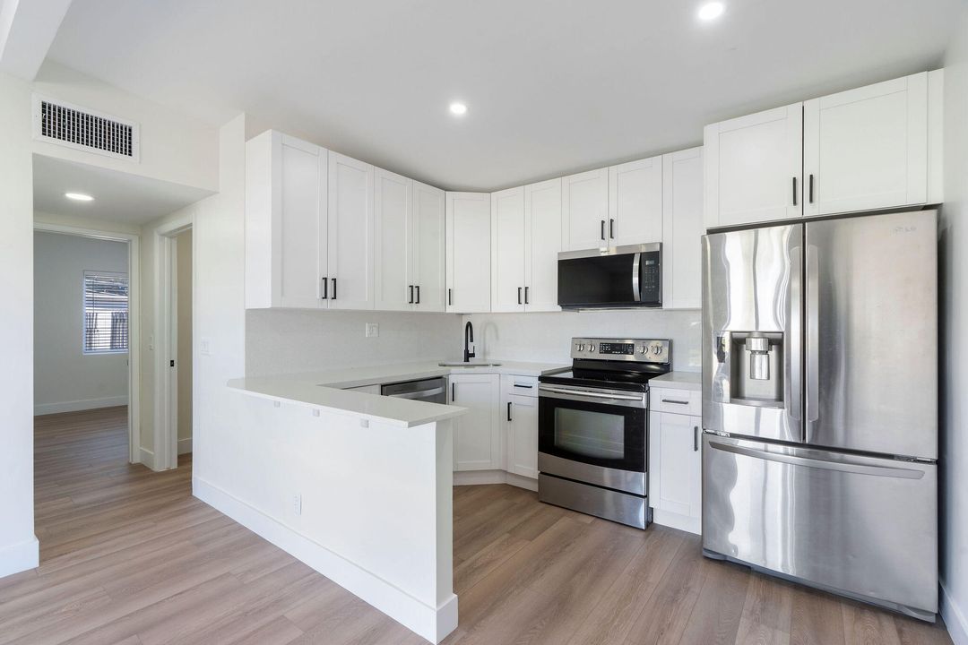 For Sale: $449,000 (2 beds, 1 baths, 950 Square Feet)