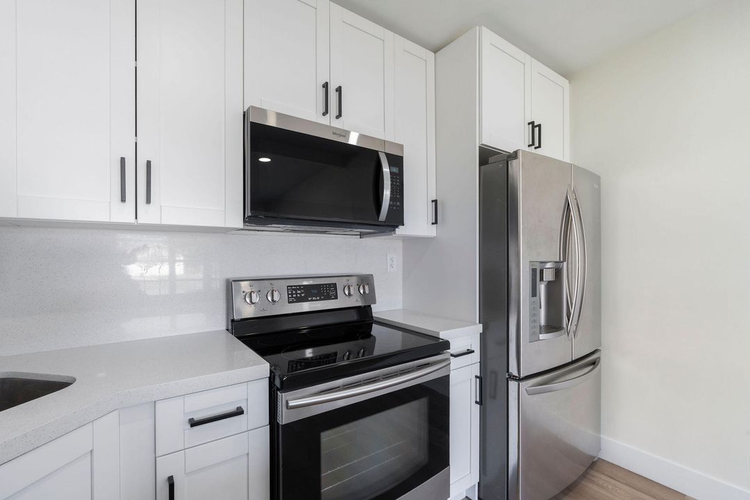 For Sale: $449,000 (2 beds, 1 baths, 950 Square Feet)