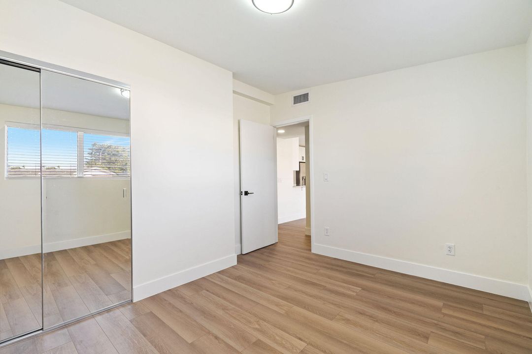 For Sale: $449,000 (2 beds, 1 baths, 950 Square Feet)