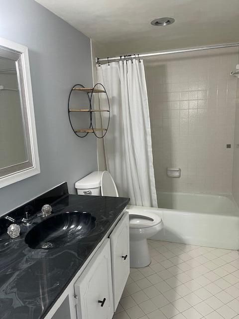 For Rent: $2,500 (2 beds, 2 baths, 1143 Square Feet)