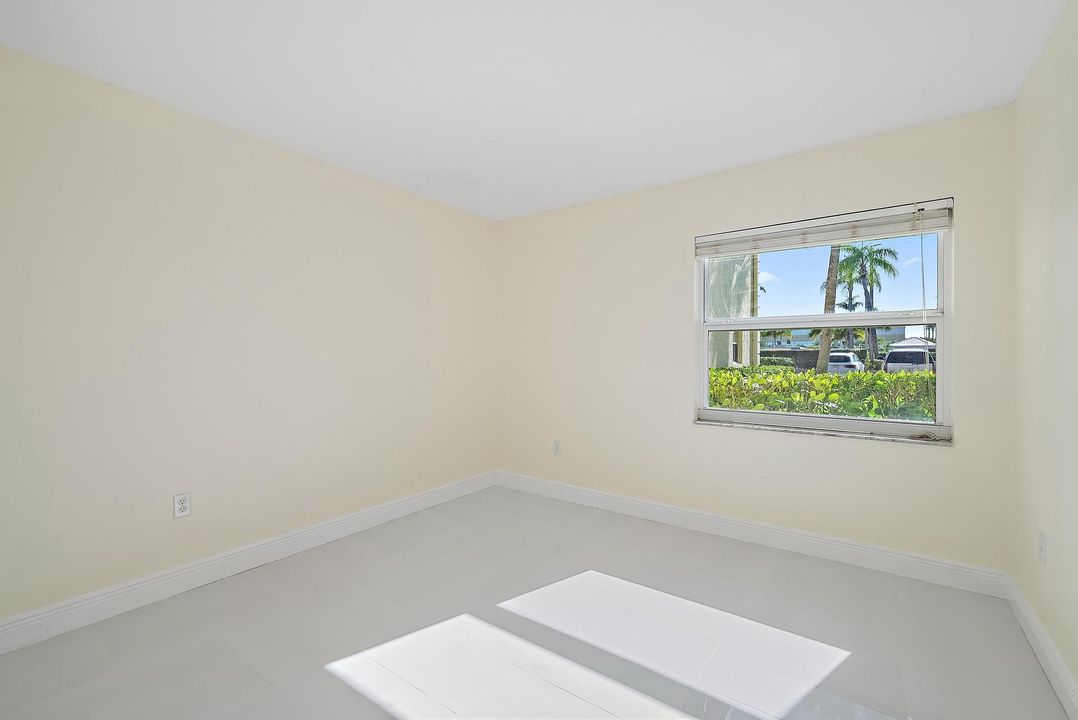 For Sale: $372,500 (2 beds, 2 baths, 1000 Square Feet)