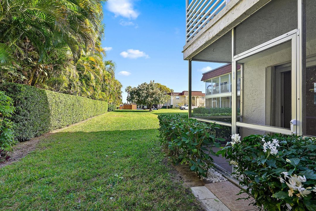 For Sale: $372,500 (2 beds, 2 baths, 1000 Square Feet)