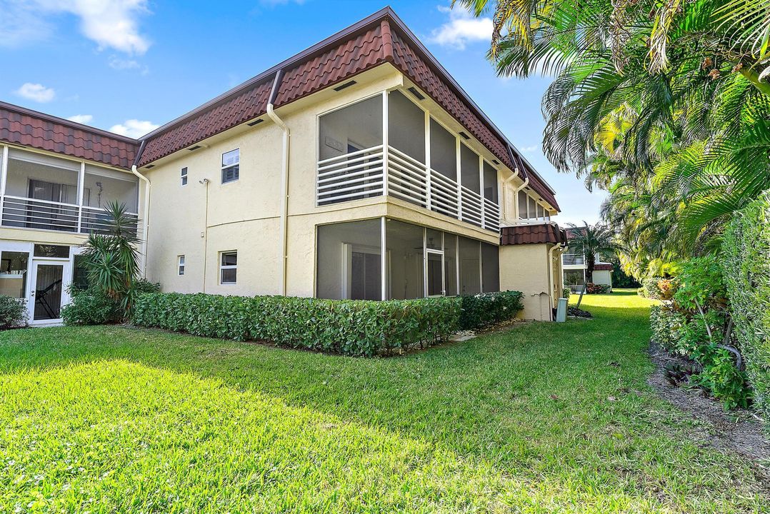 For Sale: $372,500 (2 beds, 2 baths, 1000 Square Feet)