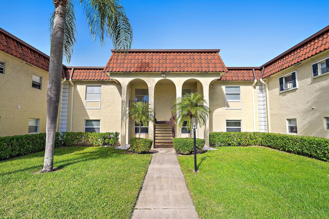 For Sale: $372,500 (2 beds, 2 baths, 1000 Square Feet)