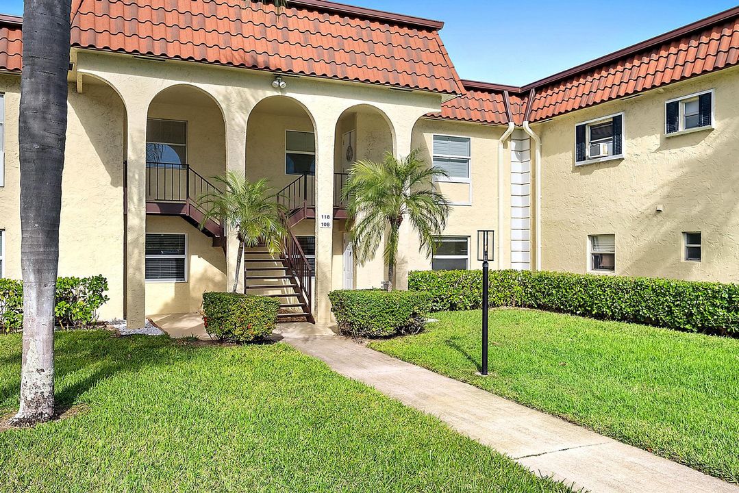 For Sale: $372,500 (2 beds, 2 baths, 1000 Square Feet)