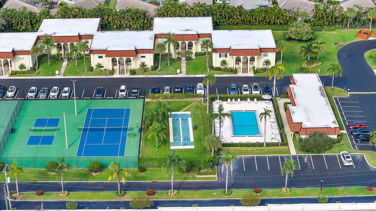 For Sale: $372,500 (2 beds, 2 baths, 1000 Square Feet)