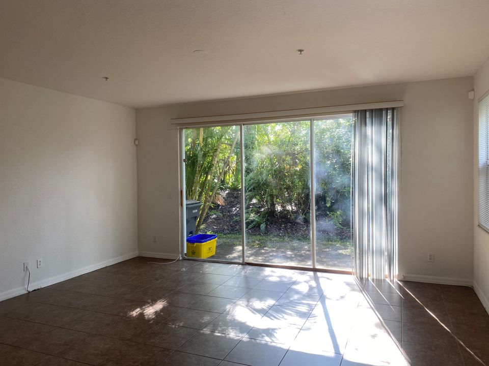 For Rent: $2,700 (3 beds, 2 baths, 1609 Square Feet)