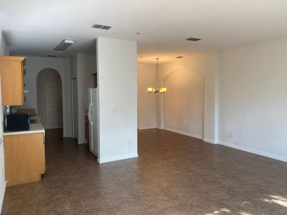 For Rent: $2,700 (3 beds, 2 baths, 1609 Square Feet)