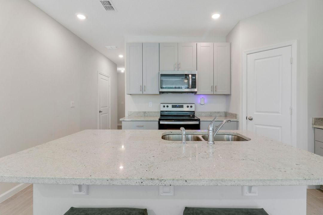 На продажу: $389,999 (3 спален, 2 ванн, 1475 Квадратных фут)