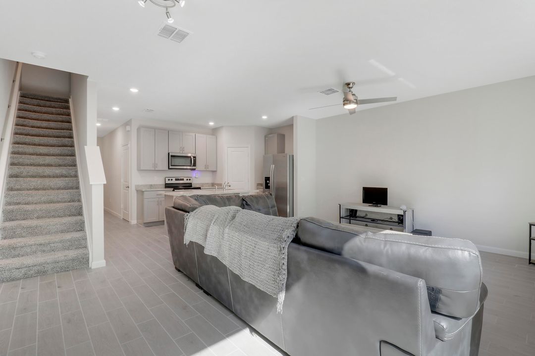 На продажу: $389,999 (3 спален, 2 ванн, 1475 Квадратных фут)