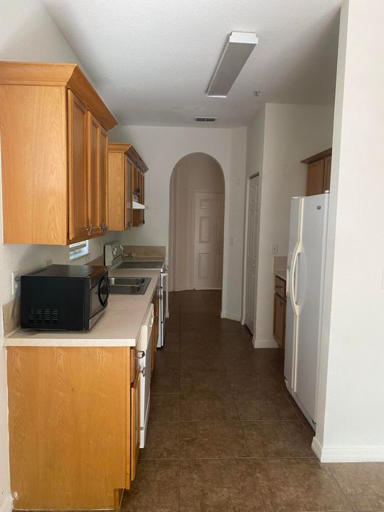 For Rent: $2,700 (3 beds, 2 baths, 1609 Square Feet)