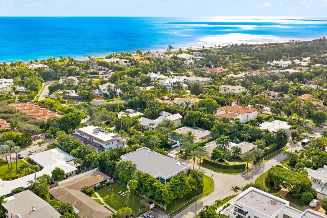 For Sale: $5,850,000 (5 beds, 6 baths, 4740 Square Feet)