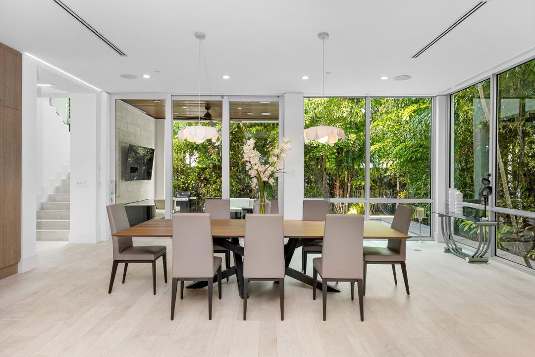 For Sale: $5,850,000 (5 beds, 6 baths, 4740 Square Feet)