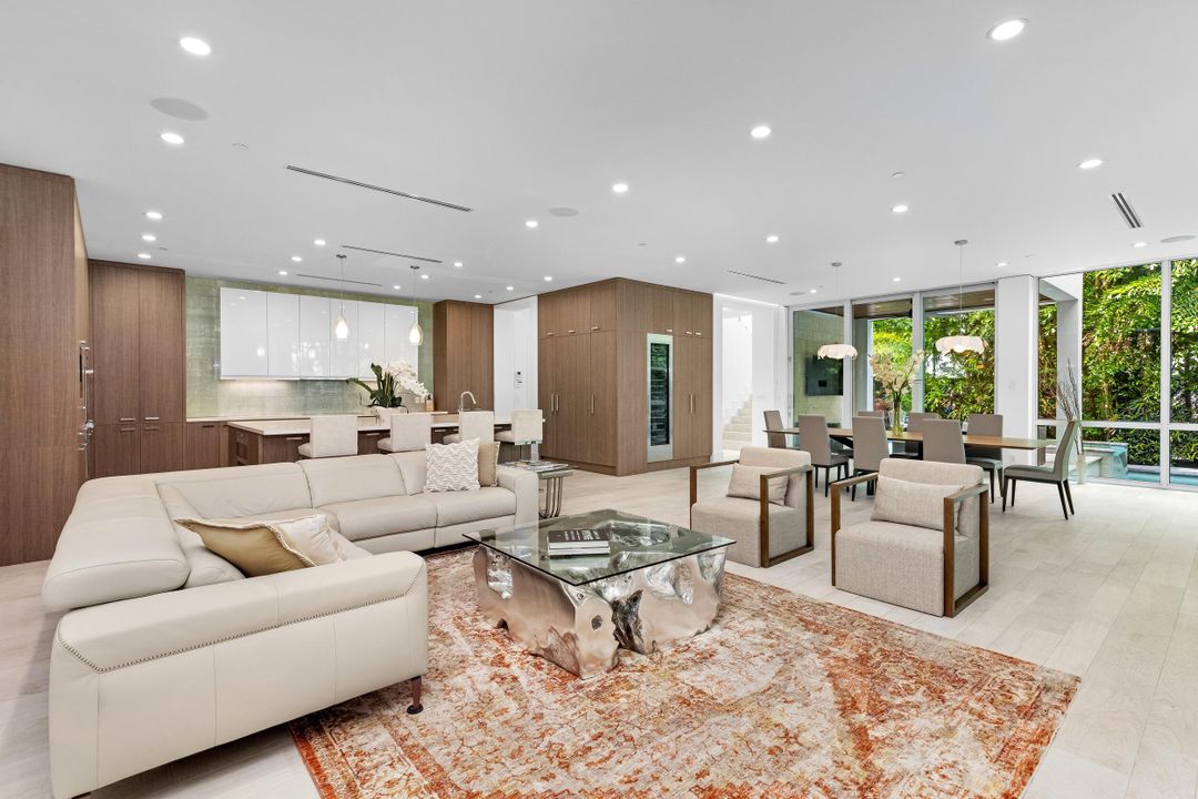 For Sale: $5,850,000 (5 beds, 6 baths, 4740 Square Feet)