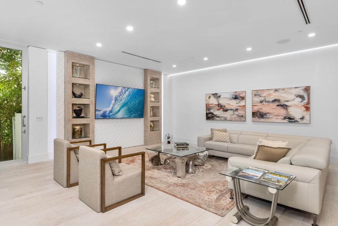 For Sale: $5,850,000 (5 beds, 6 baths, 4740 Square Feet)