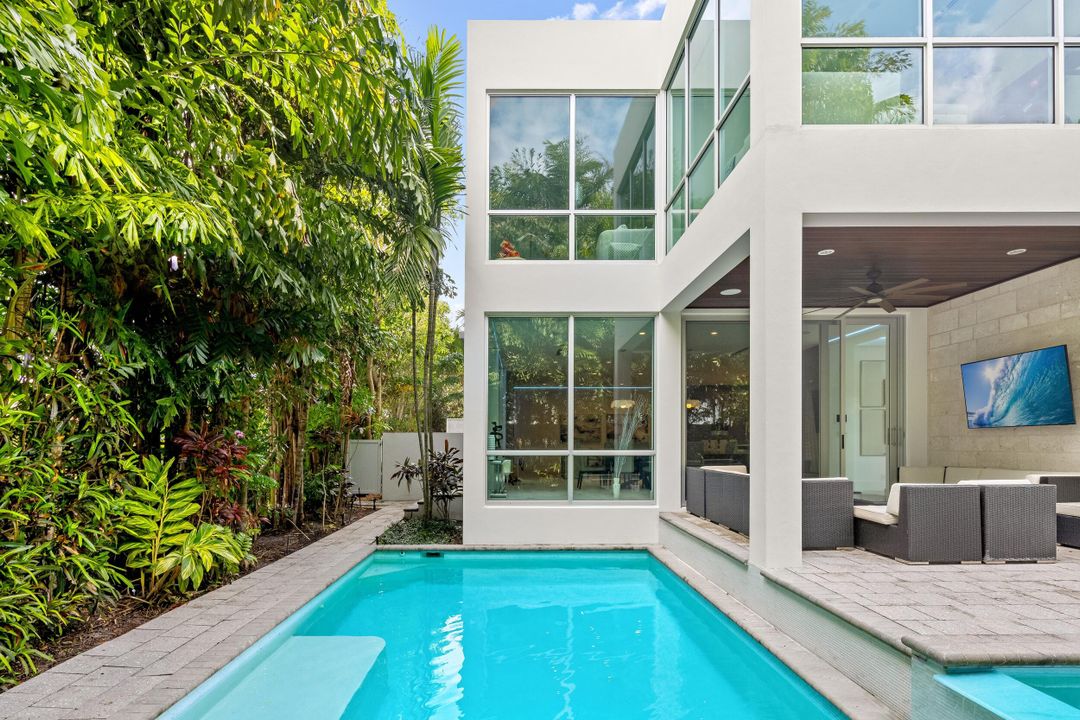 For Sale: $5,850,000 (5 beds, 6 baths, 4740 Square Feet)