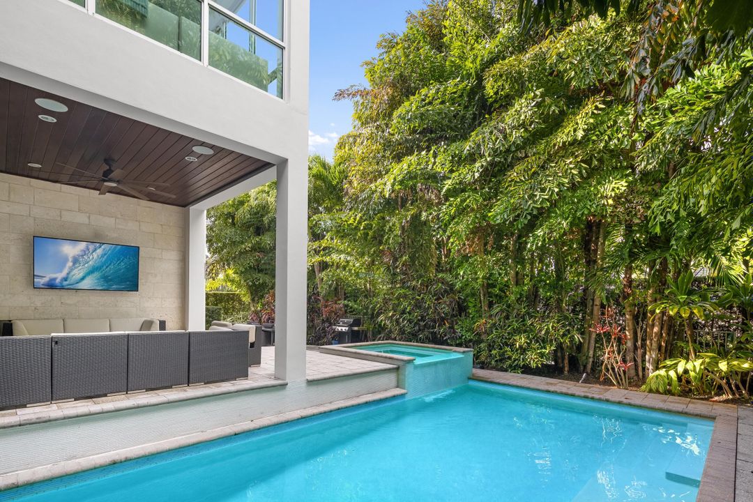 For Sale: $5,850,000 (5 beds, 6 baths, 4740 Square Feet)