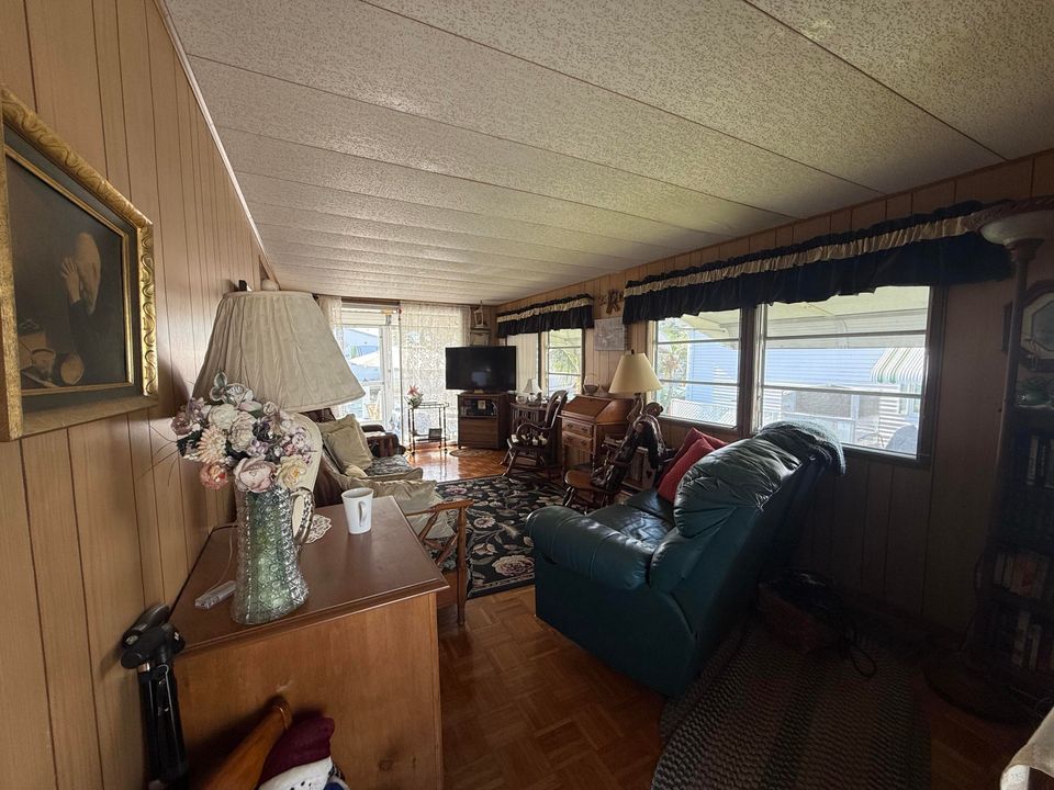 待售: $490,000 (1 贝兹, 1 浴室, 550 平方英尺)