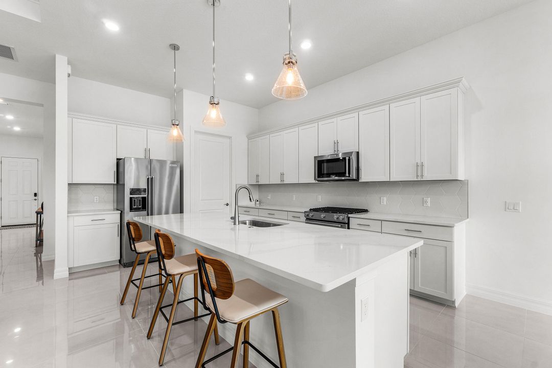 For Sale: $819,500 (3 beds, 2 baths, 2117 Square Feet)