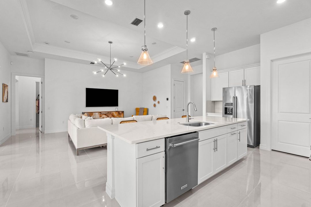 For Sale: $819,500 (3 beds, 2 baths, 2117 Square Feet)