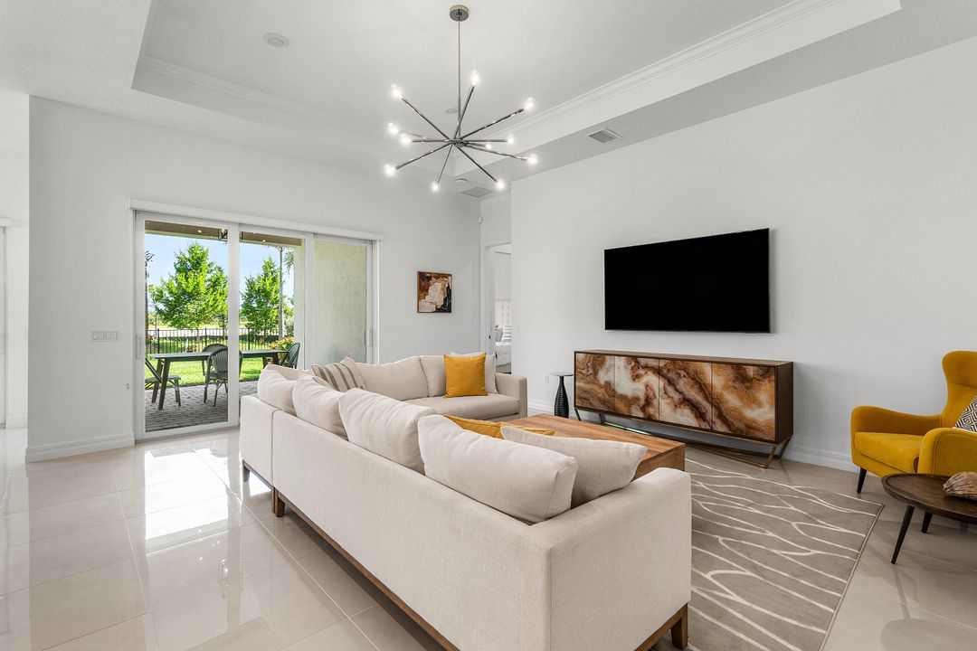 For Sale: $819,500 (3 beds, 2 baths, 2117 Square Feet)