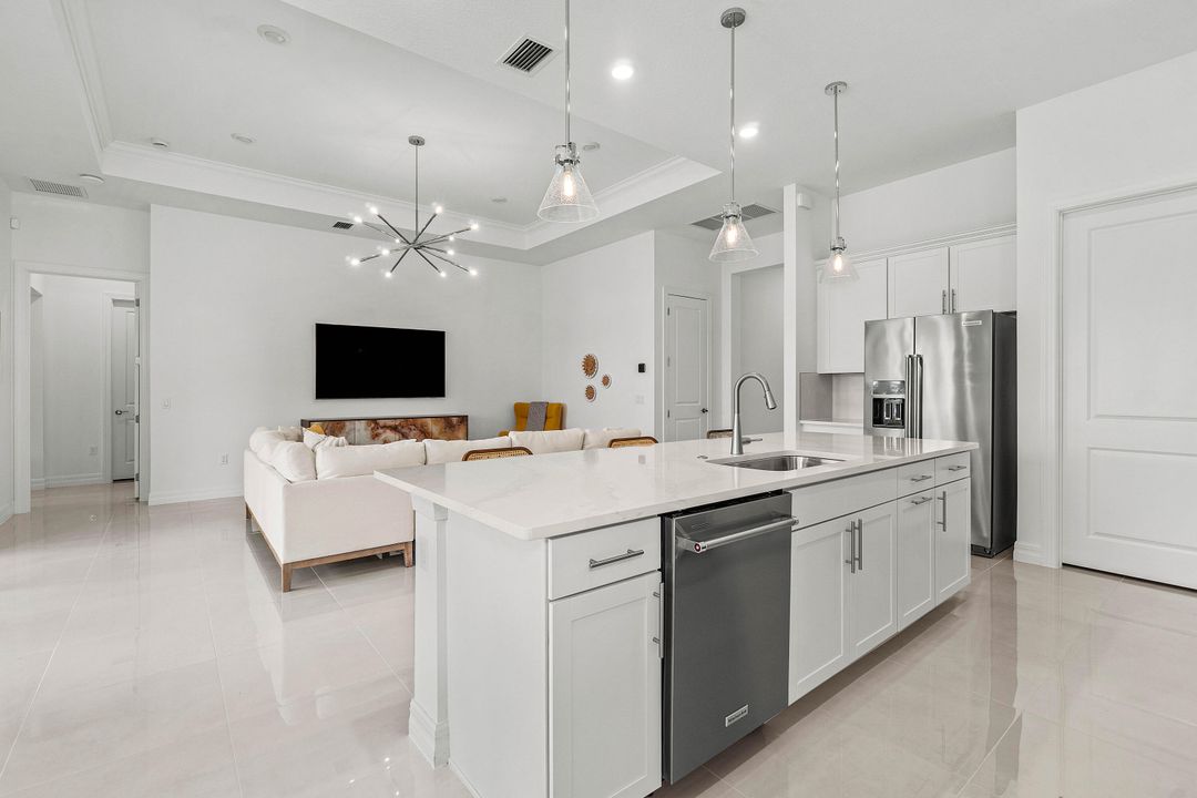 For Sale: $819,500 (3 beds, 2 baths, 2117 Square Feet)