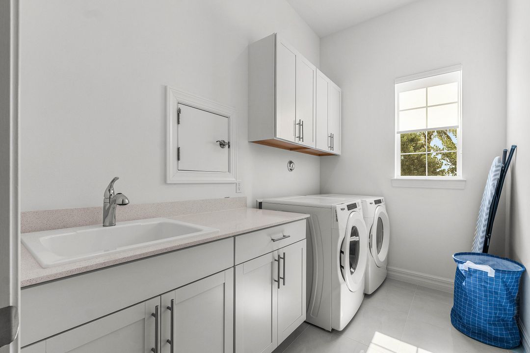 For Sale: $819,500 (3 beds, 2 baths, 2117 Square Feet)