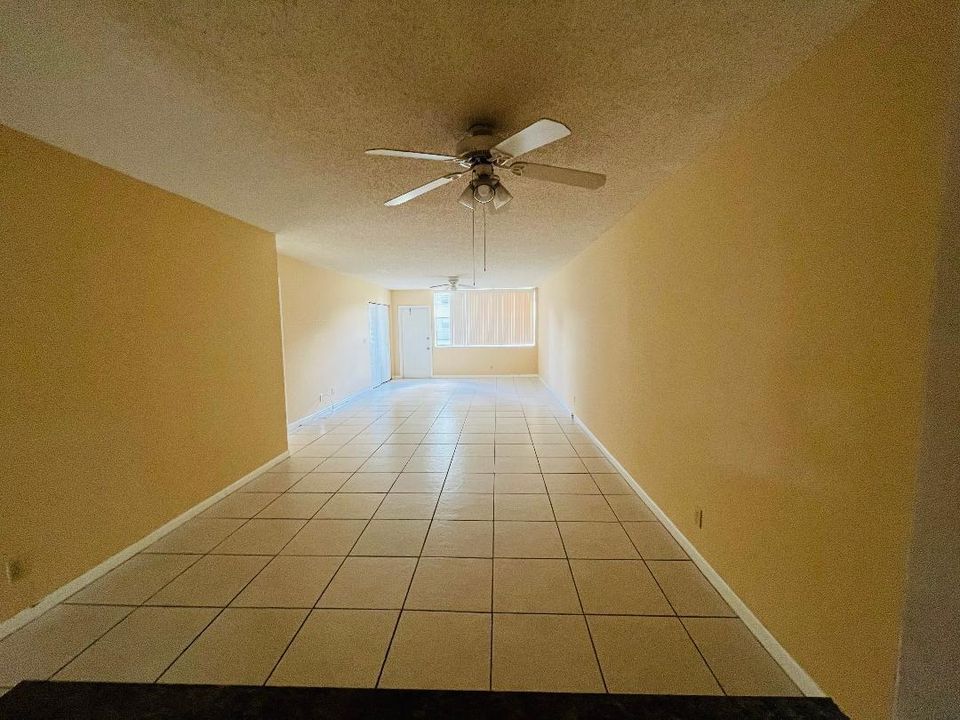 For Rent: $2,200 (2 beds, 2 baths, 1136 Square Feet)