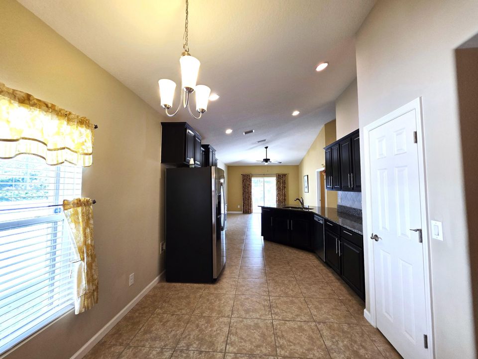 В аренду: $2,450 (4 спален, 2 ванн, 1935 Квадратных фут)