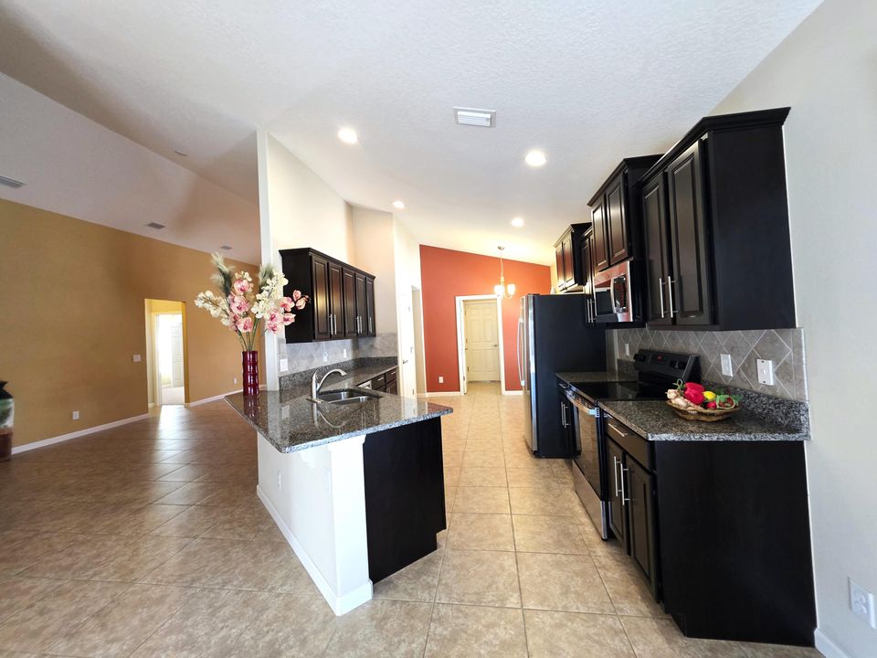 В аренду: $2,450 (4 спален, 2 ванн, 1935 Квадратных фут)