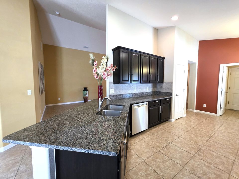 В аренду: $2,450 (4 спален, 2 ванн, 1935 Квадратных фут)