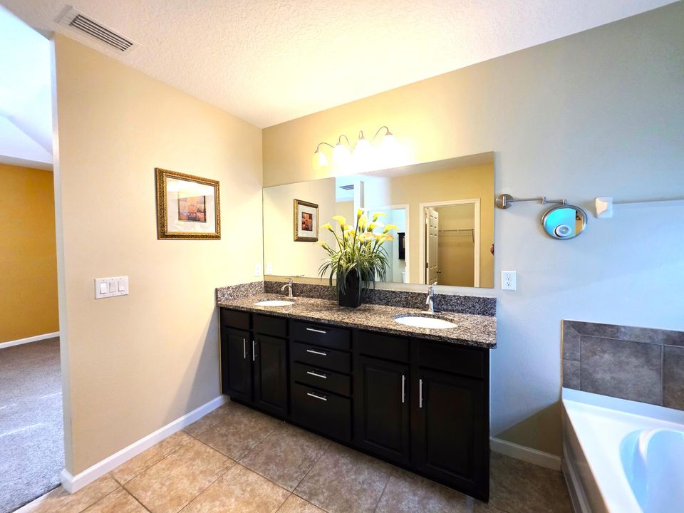 В аренду: $2,450 (4 спален, 2 ванн, 1935 Квадратных фут)