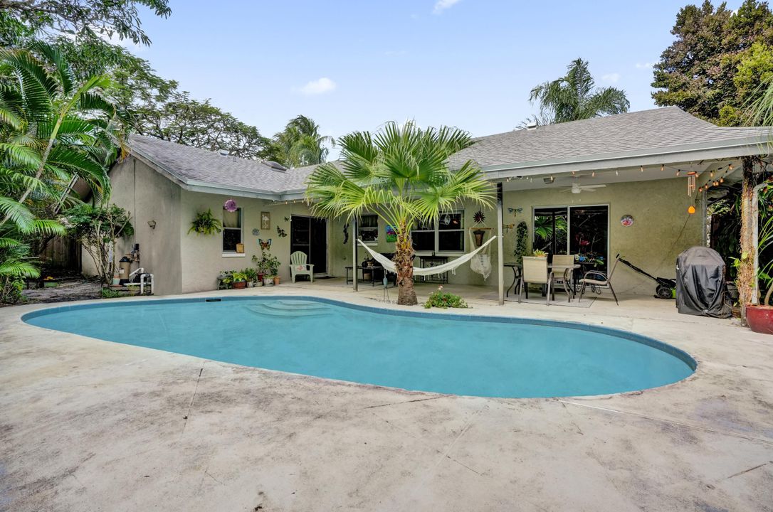 For Sale: $489,000 (3 beds, 2 baths, 1668 Square Feet)