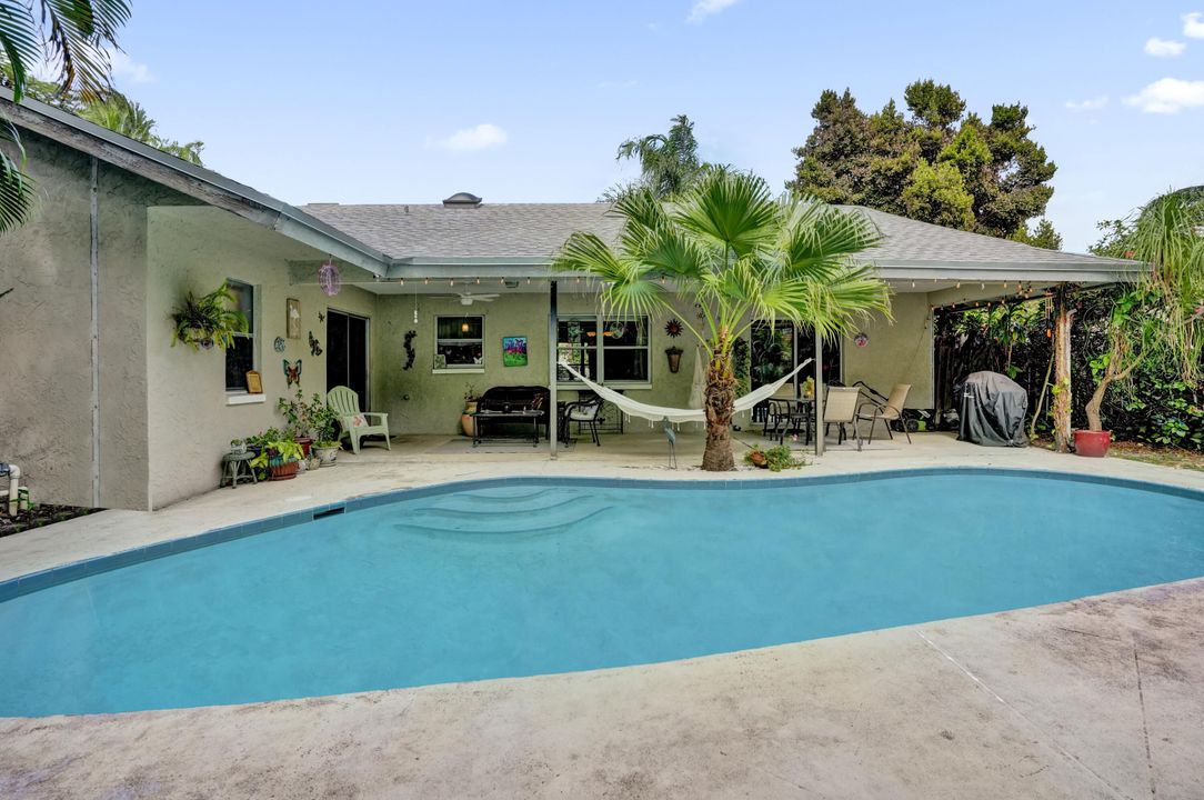 For Sale: $489,000 (3 beds, 2 baths, 1668 Square Feet)