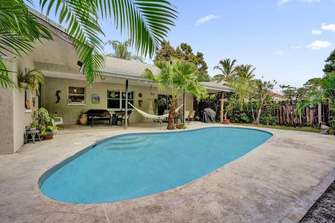 For Sale: $489,000 (3 beds, 2 baths, 1668 Square Feet)