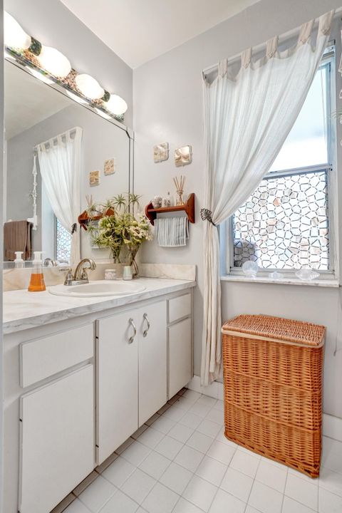 For Sale: $489,000 (3 beds, 2 baths, 1668 Square Feet)