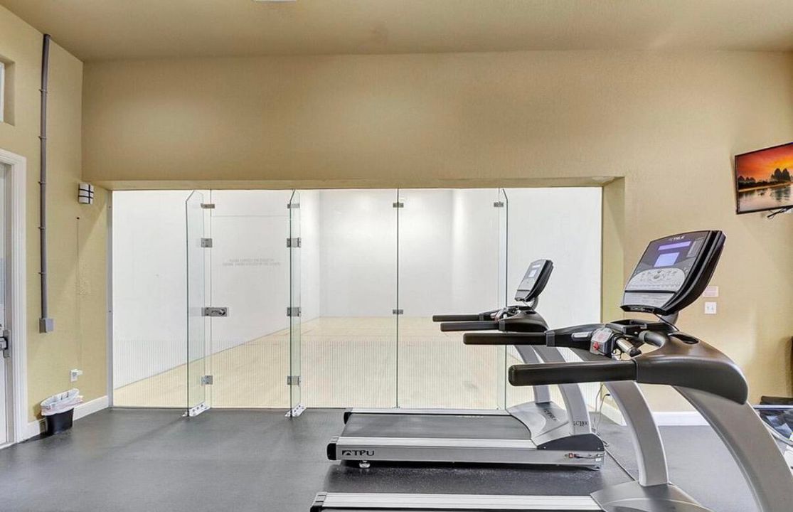 For Rent: $3,800 (4 beds, 2 baths, 2122 Square Feet)