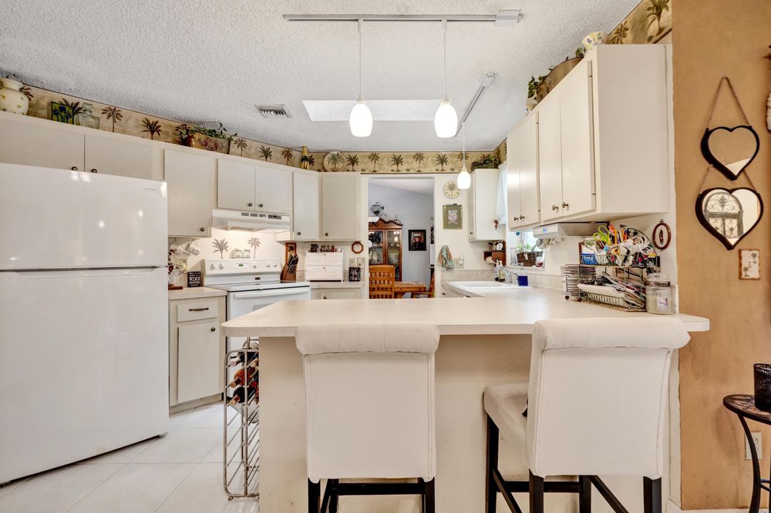 For Sale: $489,000 (3 beds, 2 baths, 1668 Square Feet)