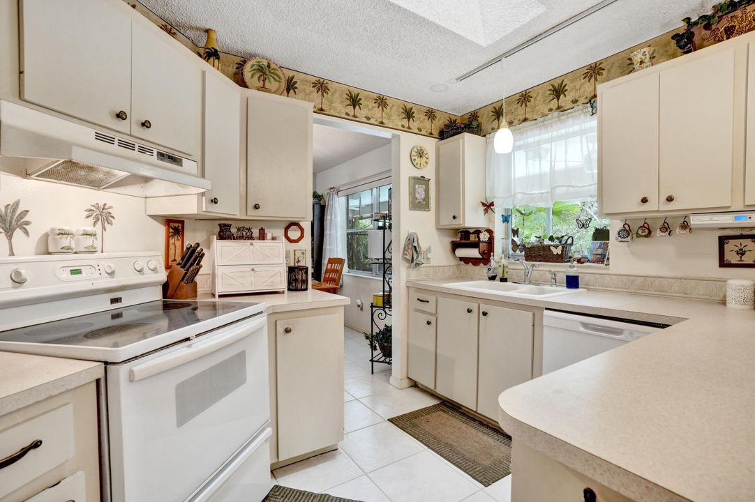 For Sale: $489,000 (3 beds, 2 baths, 1668 Square Feet)