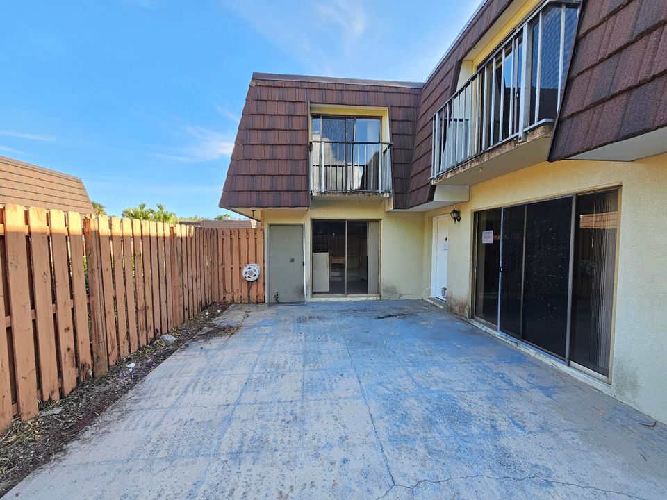 На продажу: $226,000 (2 спален, 2 ванн, 1288 Квадратных фут)