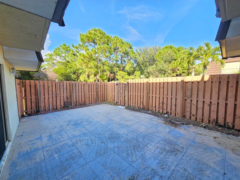 На продажу: $226,000 (2 спален, 2 ванн, 1288 Квадратных фут)