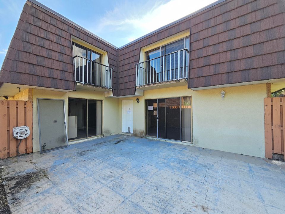 На продажу: $226,000 (2 спален, 2 ванн, 1288 Квадратных фут)