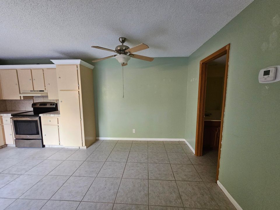 На продажу: $226,000 (2 спален, 2 ванн, 1288 Квадратных фут)