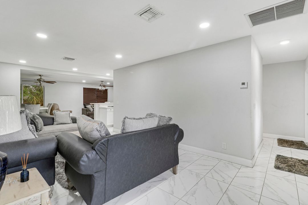 待售: $450,000 (4 贝兹, 2 浴室, 1453 平方英尺)