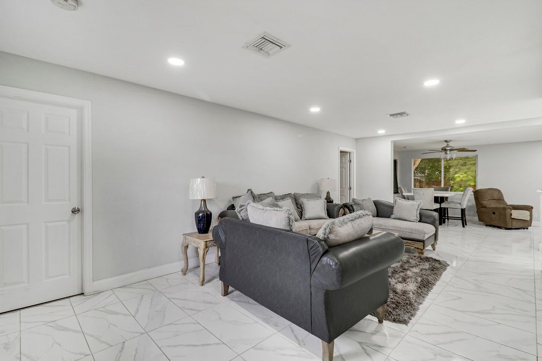 待售: $450,000 (4 贝兹, 2 浴室, 1453 平方英尺)