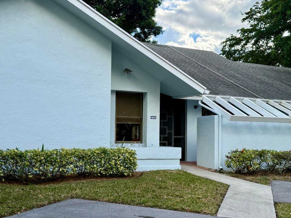 For Sale: $200,000 (2 beds, 2 baths, 1204 Square Feet)