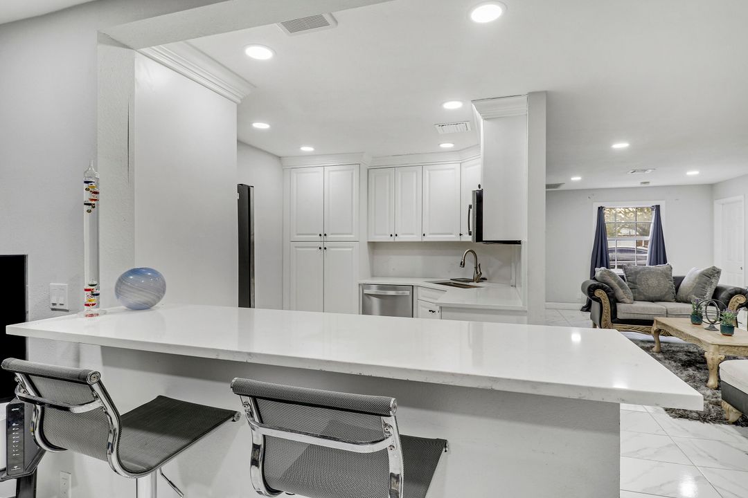 待售: $450,000 (4 贝兹, 2 浴室, 1453 平方英尺)