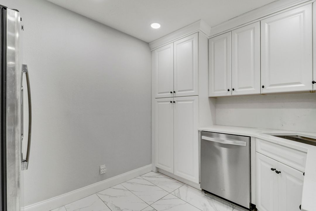 待售: $450,000 (4 贝兹, 2 浴室, 1453 平方英尺)