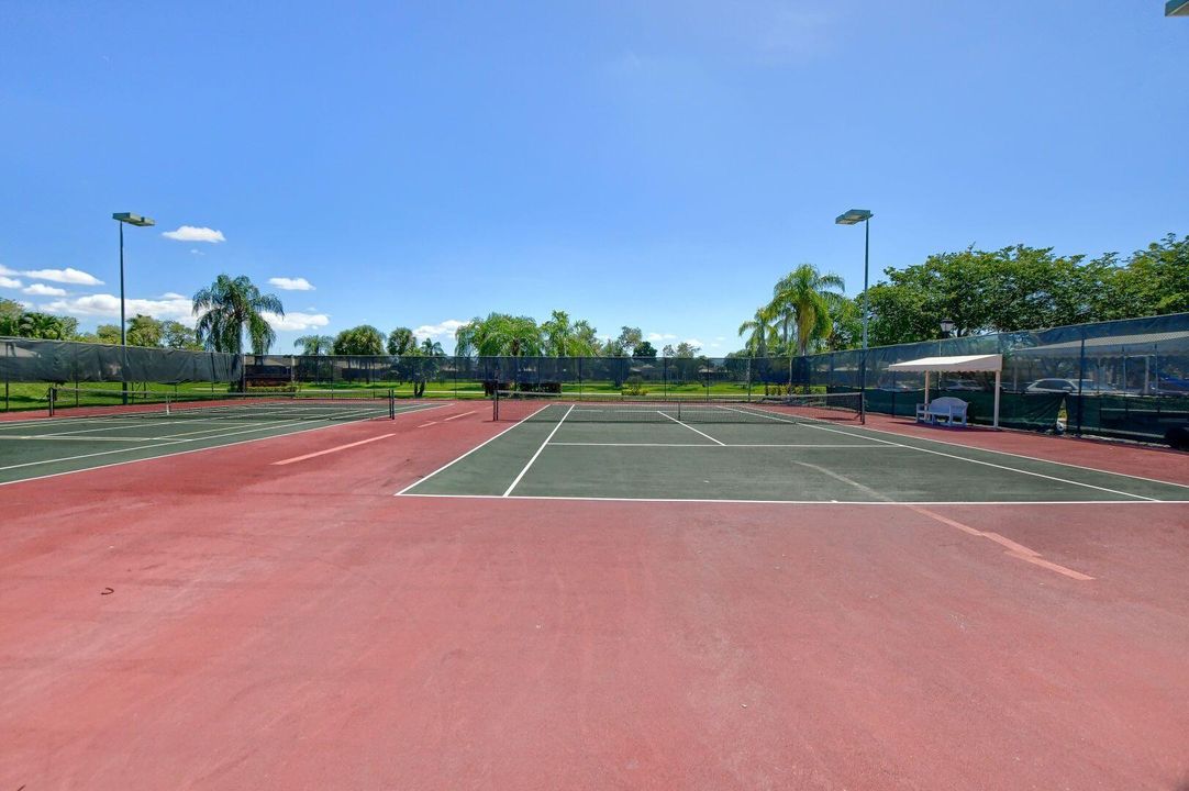 На продажу: $325,000 (2 спален, 2 ванн, 1115 Квадратных фут)