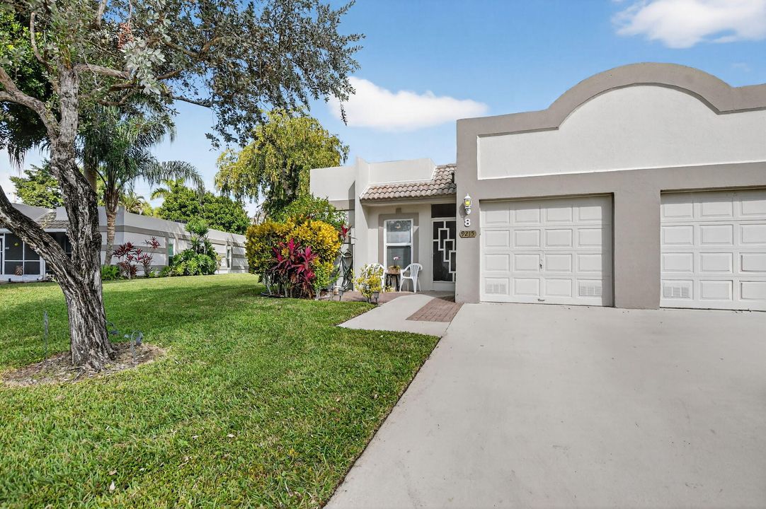 На продажу: $325,000 (2 спален, 2 ванн, 1115 Квадратных фут)